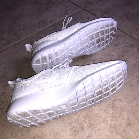 White Nike’s - Picture 4 of 4